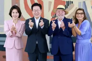 thumbnail - ‘손가락하트’ 한-브라질 정상 부부