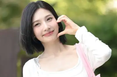 thumbnail - 레드벨벳 조이, ‘사랑스러운 볼 하트’