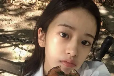 thumbnail - 아이브 안유진, 뉴욕 밝히는 청순 모닝빵 먹방
