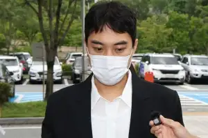 thumbnail - ‘미성년자 성매매’ 최영중 영장심사 출석