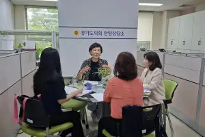 thumbnail - 이채명 경기도의원, 경기도서관 전자책 정보취약계층 지원사업 점검...디지털포용 거점화 강조