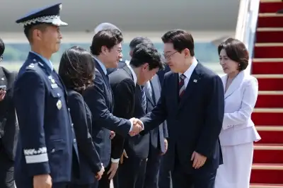 thumbnail - 李, 귀국 직후 ‘부동산·증시’부터 챙겼다…지지율은 취임 후 ‘최저’ 45.9%
