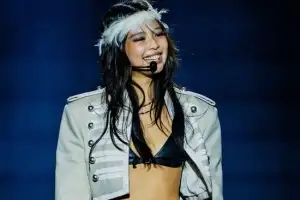 thumbnail - 제니, ‘롤라팔루자’ 달군 압도적 퍼포먼스