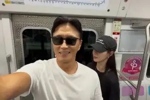 지하철 데이트하는 ‘배우 부부’…“오랜만에 대학로”