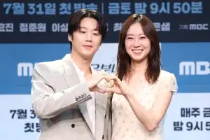 thumbnail - 정준원 ‘무성의’ 태도 논란에…공효진 “녹화 직후 진짜 토해” 남편 감쌌다