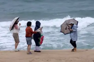 thumbnail - ‘수영금지’ 경포해수욕장