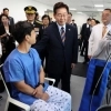 thumbnail - 이재명 대통령, 치료중인 소방관 격려