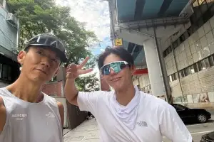 thumbnail - “그런데 보검아 무슨 붓기?”…션, 박보검과 새벽 러닝 인증