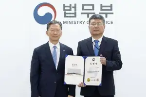 thumbnail - 법무장관 “친일 재산 최소 325억 환수”