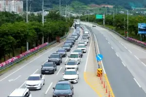 thumbnail - ‘길게 늘어선’ 귀경 차량