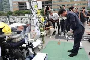thumbnail - 김성환 기후부장관, 가습기살균제 피해자 첫 조문
