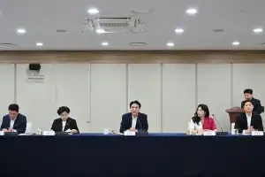 thumbnail - 서울시의회 국민의힘 원내대표단, 시정 릴레이 정책협의회 개최… “‘발목잡기식 정쟁’ 멈추고 현미경 검증할 것”
