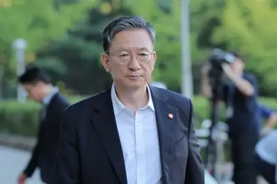 thumbnail - 마지막 퇴근길 오른 정성호… “국회서 법무부 신뢰 회복 도울 것”