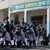 thumbnail - “스타벅스 가야지” 배재고 학생 2명…결국 야구 접었다