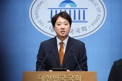 thumbnail - 이준석, 개혁신당 대표 사퇴…“자강·쇄신안, 당내 호응 얻지 못해”