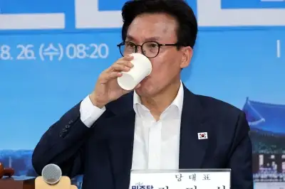 thumbnail - 김민석, 李대통령에 “인요한, 적십자사 회장 임명 안 했으면”