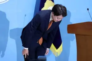 thumbnail - ‘대표직 사퇴’ 이준석 의원