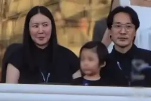 “삼촌 똑 닮은 얼굴” 지드래곤 조카, 빅뱅 콘서트 포착 사진에 ‘깜짝’