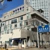 thumbnail - “보호자 없는 중증 장애인 밀쳐”…숨지게 한 20대 사회복지사 구속 송치
