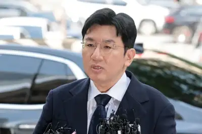 thumbnail - ‘사기적 부정거래’ 혐의 방시혁, 내사 착수 21개월 만에 검찰 송치