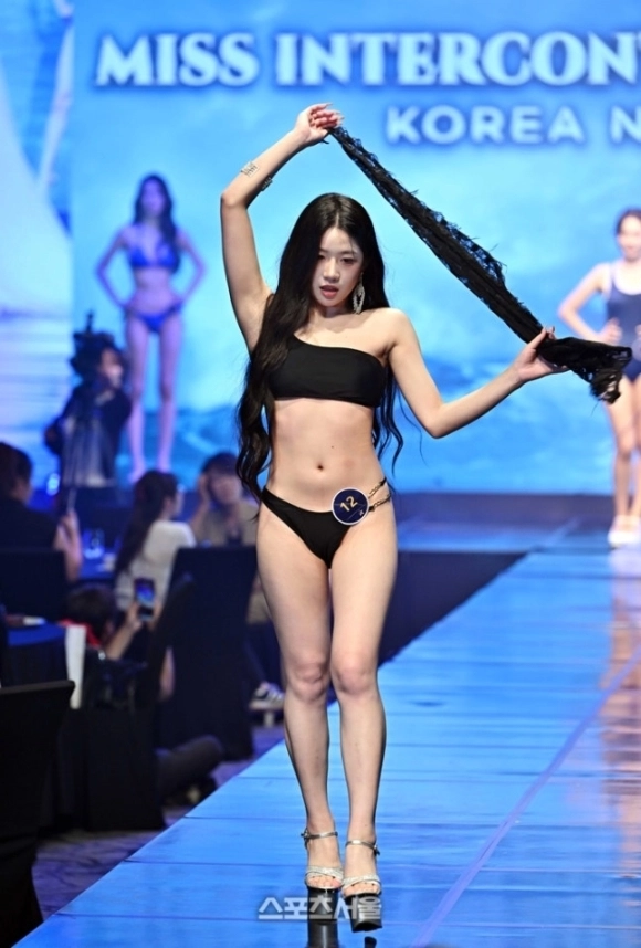 ‘미스인터콘티넨탈’ 수영복 퍼레이드