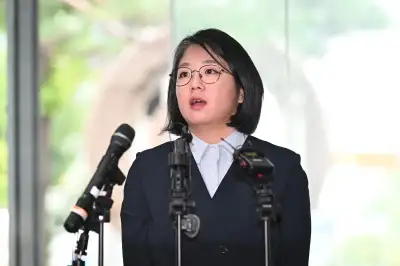 thumbnail - ‘가족여행에 공항 귀빈실’ 용혜인, 직권남용 고발 당했다