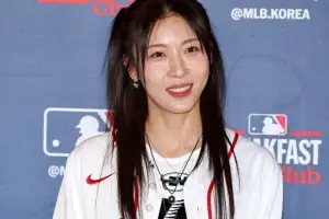 thumbnail - 하지원, ‘MLB 유니폼 완벽 소화’