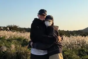thumbnail - 지예은♥바타, 직접 결혼 소감…“함께 누리는 행복 알게 해준 사람”