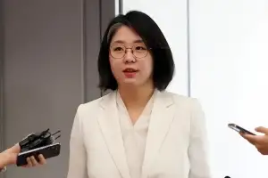 thumbnail - 96년생 정치인 “용혜인, 결단 안 하면 ‘스노우볼’ 커질 것”