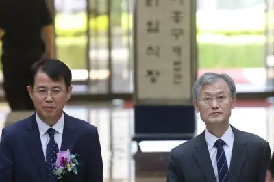 thumbnail - 靑·대법 갈등 속 떠나는 이흥구…“계엄 후 입장 전달 실패, 법원 불신 심각”