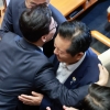 ‘포옹하는’ 김민석·정청래