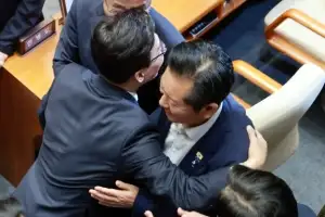 thumbnail - ‘포옹하는’ 김민석·정청래