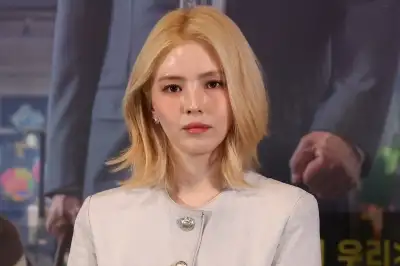 thumbnail - 한소희 “급하게 살 빼다 죽을 뻔했다”… ‘뼈말라’ 유행에 책상 ‘쾅’ 친 이유는