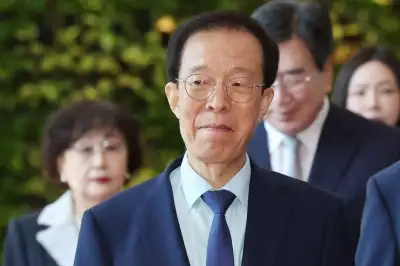 thumbnail - 떠나는 이석연 국민통합위원장 “권력에 아부하는 조직은 존재 가치 없어”