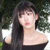 ‘청순 매력’ 안유진, 핫팬츠에 어깨 노출