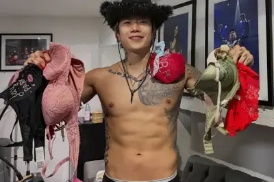 thumbnail - 박재범, 女속옷 양손에 ‘흐뭇’… 입고 있는 팬티까지 벗어준다는데 대체 왜?