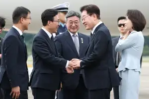 thumbnail - 李대통령 “검사 정원‧사법통제부 재검토”…공소청 직제 수정 지시