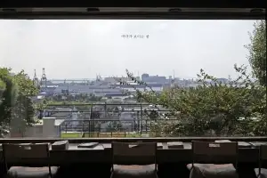 thumbnail - 너무 애쓰지 마라… 골목이 건넨 다정한 쉼표