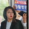 thumbnail - 용혜인 화들짝…“정신 차려! 국민 대다수가 원치 않아!” 출근길 고성