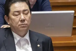 thumbnail - 김병기 구속영장부터 제동… 경찰 ‘수사 완결성’ 도마