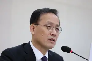 thumbnail - 이형일, 과천 아파트 비거주 논란에 “국민 눈높이 미흡”
