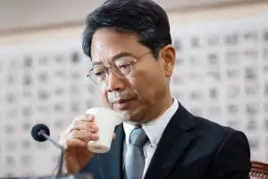thumbnail - ‘긴장한 표정’ 김승원 법무부 장관 후보자