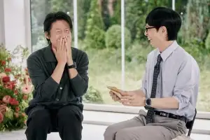 thumbnail - 30년 전 유해진과 공장 알바한 친구…배우로 성공해 나란히 시상식에
