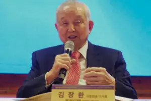 thumbnail - “통일 문 열리면 평양 달려가 방송국 세운다”