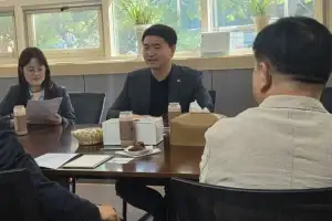 thumbnail - 김영훈 경기도의원, 반송고 현장 점검… “운영방식에 따라 학교 시설 차이 생겨선 안돼”