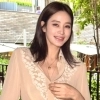 ‘방부제 미모’ 김혜수, 일상 속 독보적 우아함