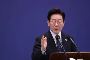 thumbnail - 李대통령, 김성수 대법관 임명안 재가…이재명 정부 ‘1호 대법관’