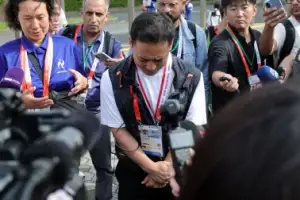 thumbnail - 행사지연 사과하는 아시안게임 조직위 관계자
