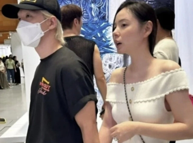 “눈빛 완전 스윗” 태양, ♥민효린 손 꼭잡고 ‘착붙’ 데이트 포착