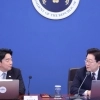 thumbnail - 수세 몰린 靑, 총대 멘 비서실장… 野 “국감 세워야”